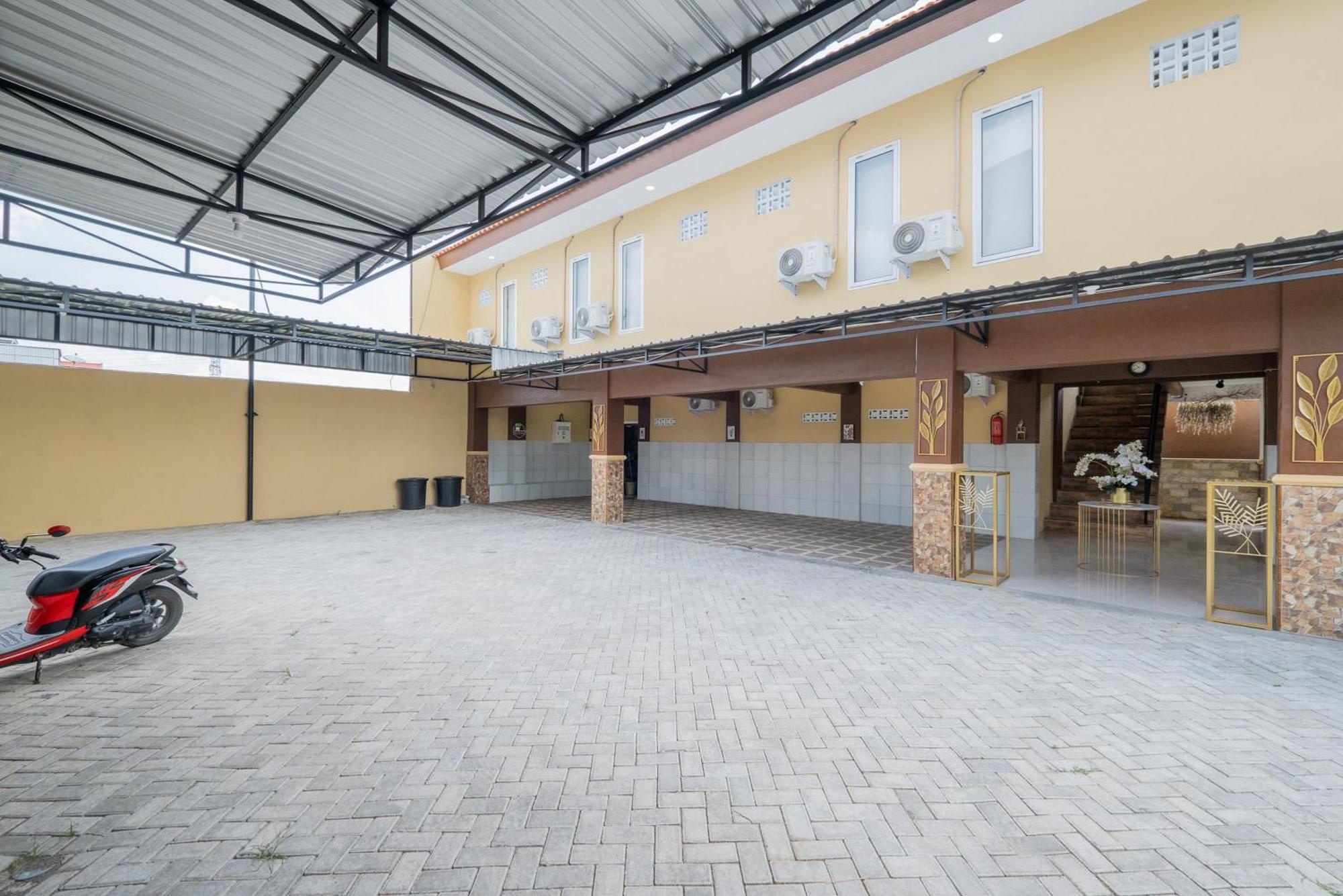Reddoorz Syariah Near Rsud Dr Iskak Tulungagung Hotel Kedungwaru ภายนอก รูปภาพ