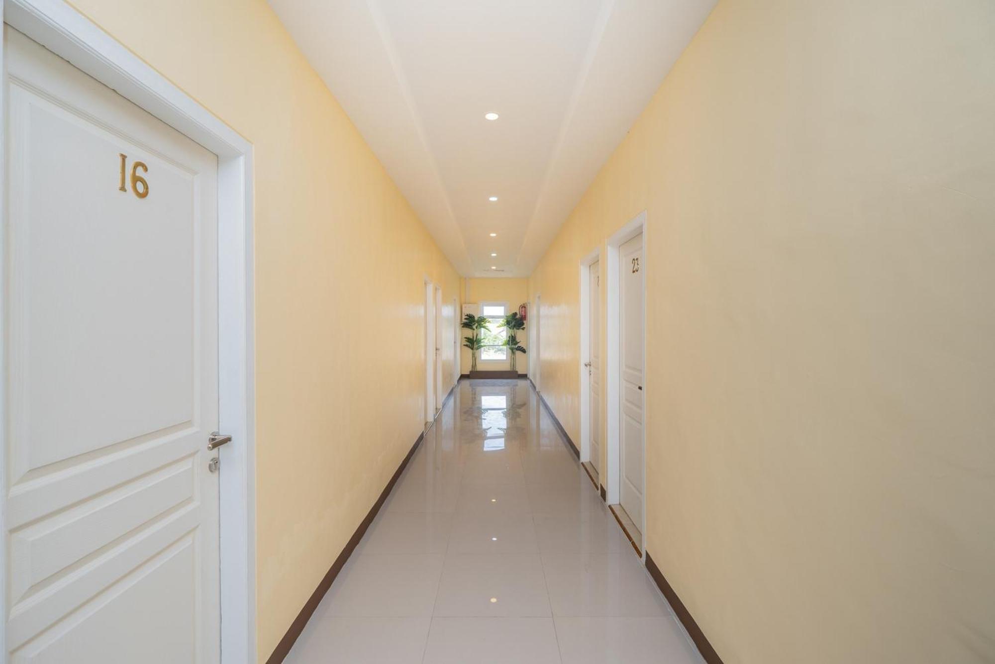 Reddoorz Syariah Near Rsud Dr Iskak Tulungagung Hotel Kedungwaru ภายนอก รูปภาพ