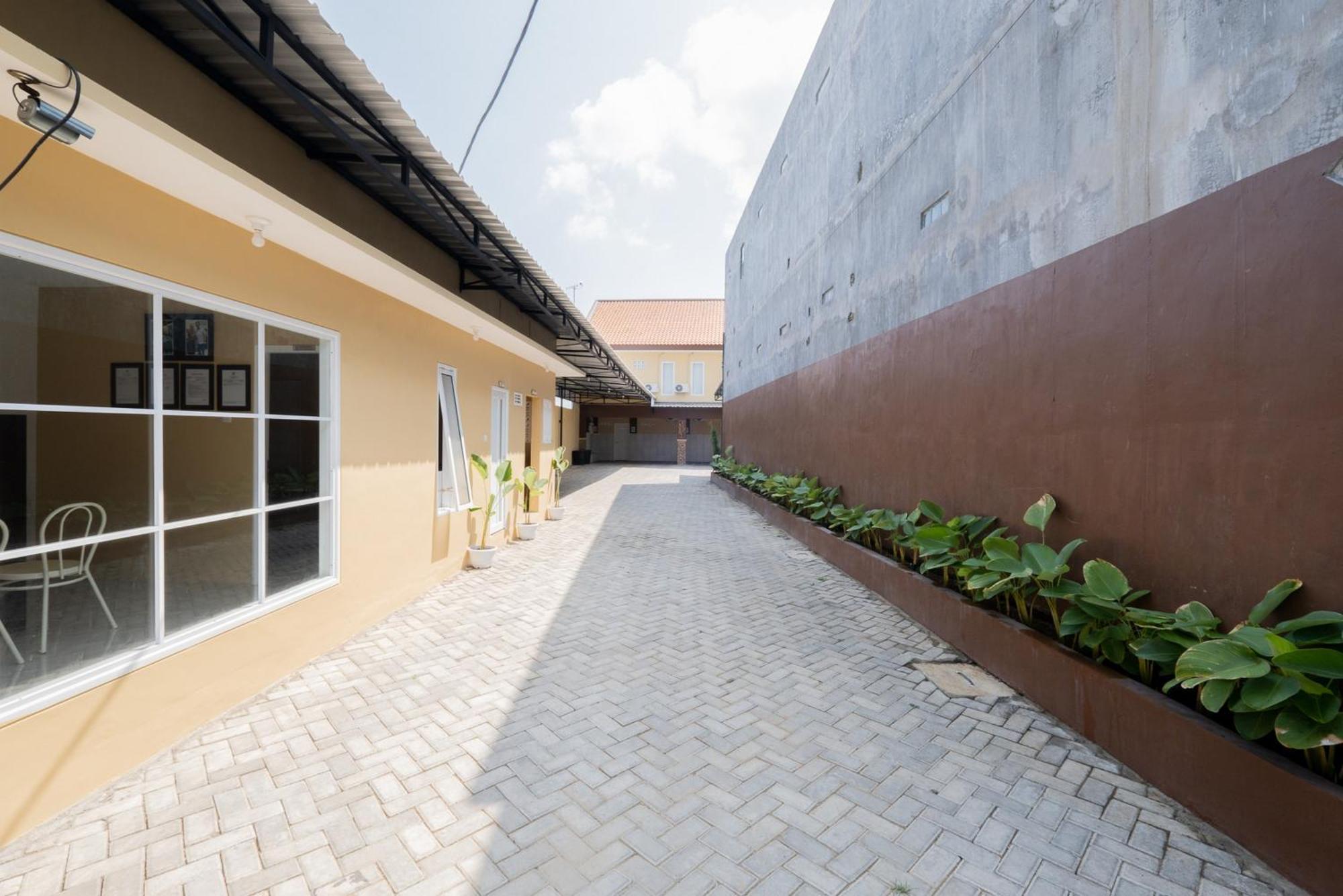Reddoorz Syariah Near Rsud Dr Iskak Tulungagung Hotel Kedungwaru ภายนอก รูปภาพ
