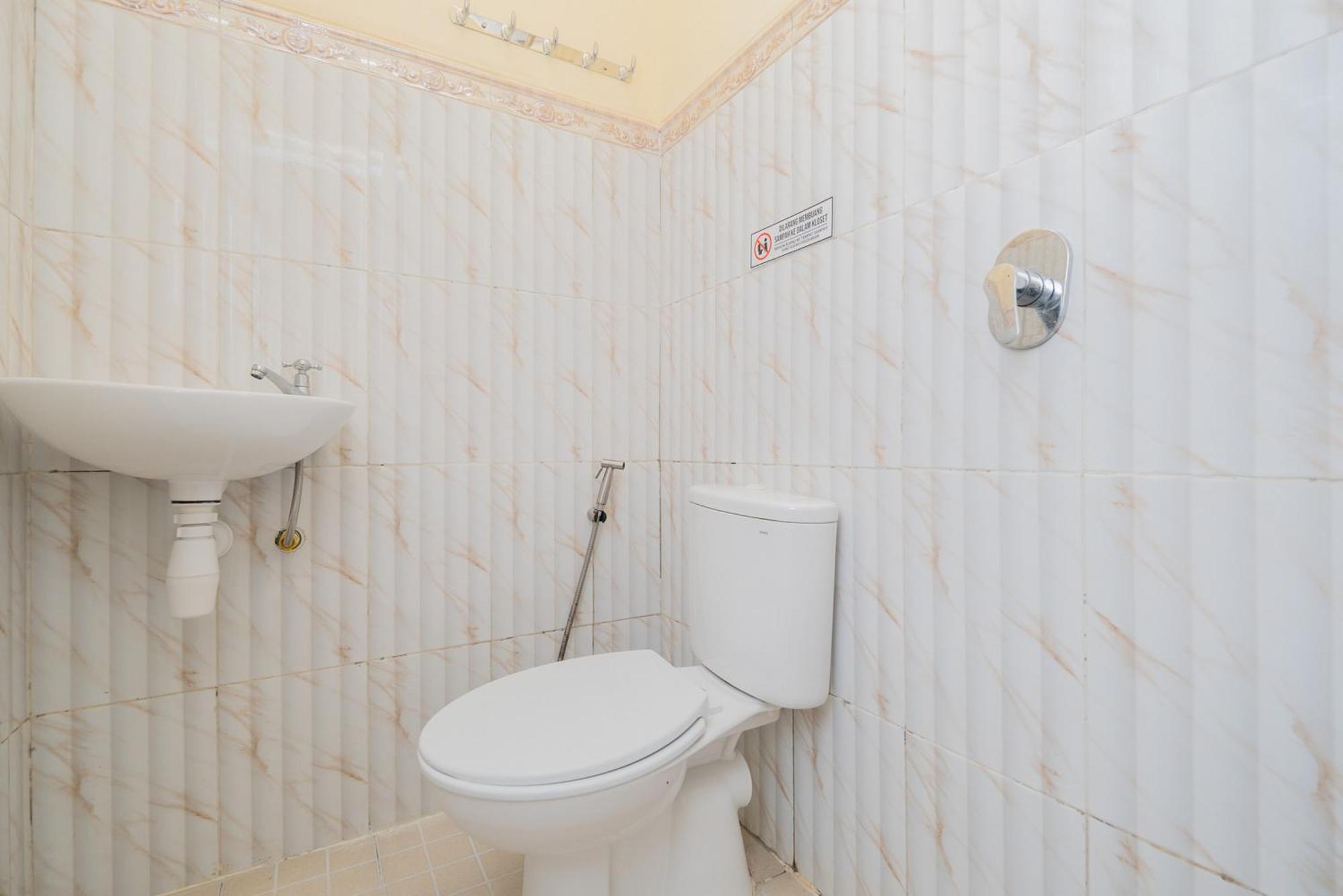 Reddoorz Syariah Near Rsud Dr Iskak Tulungagung Hotel Kedungwaru ภายนอก รูปภาพ